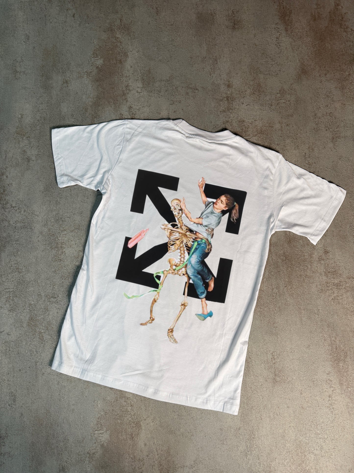 CAMISETA OFF WHlTE
