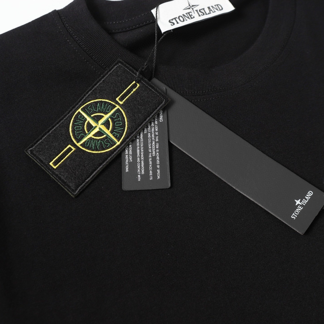 Monochromatic T-shirt