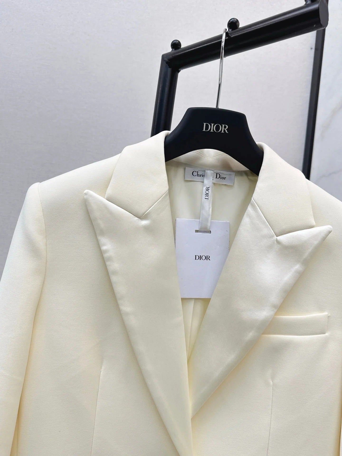 DIOR