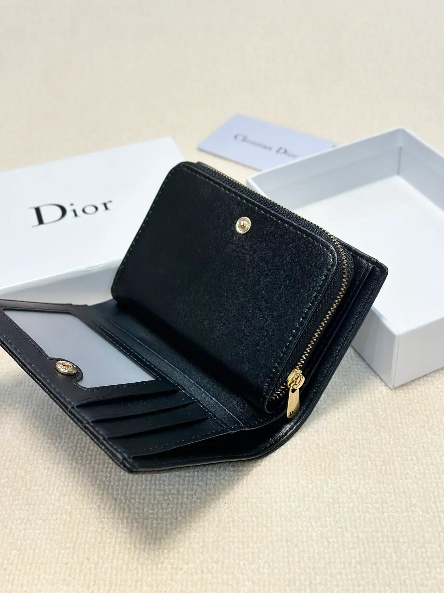 DIOR