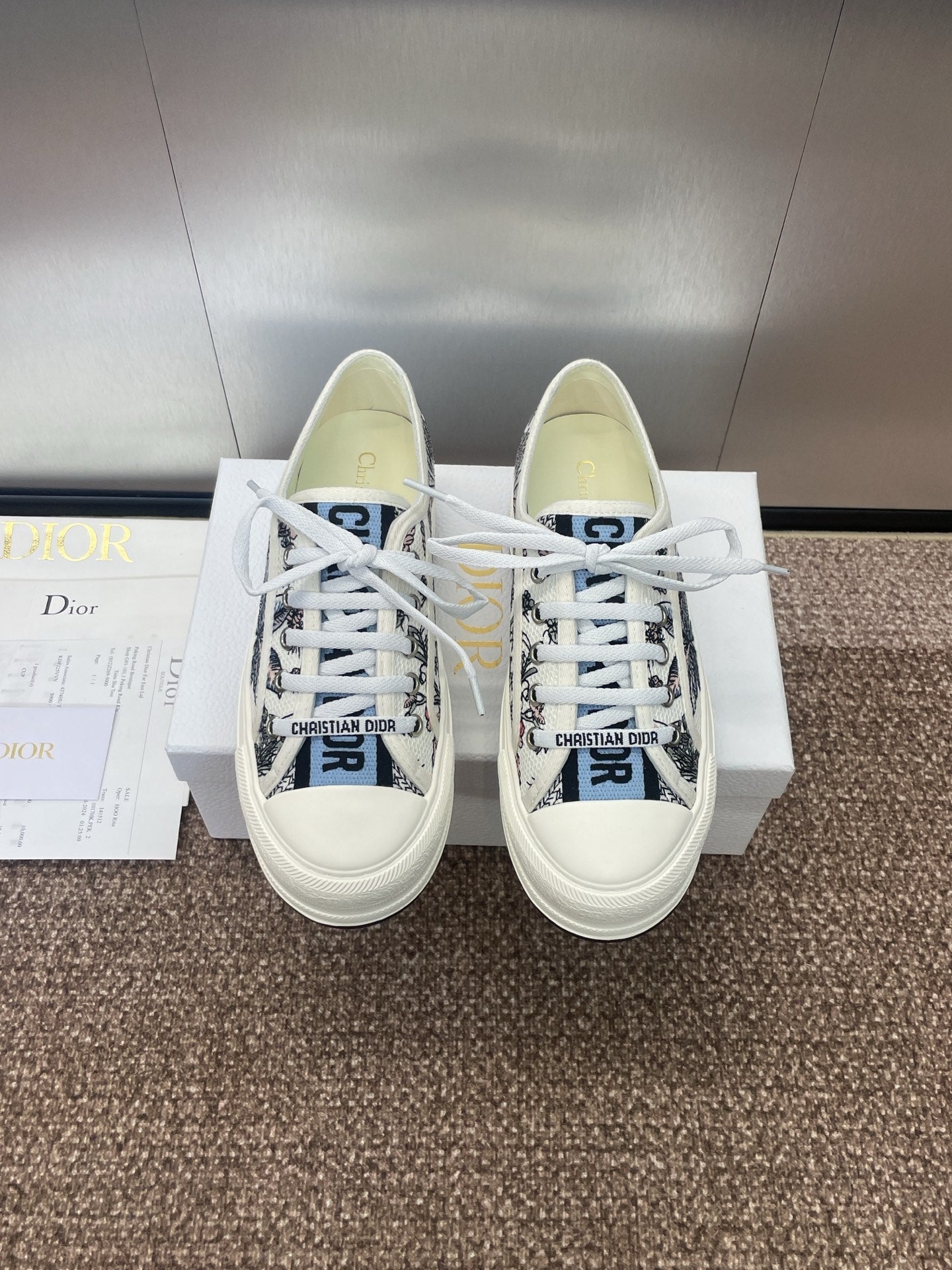 DIOR