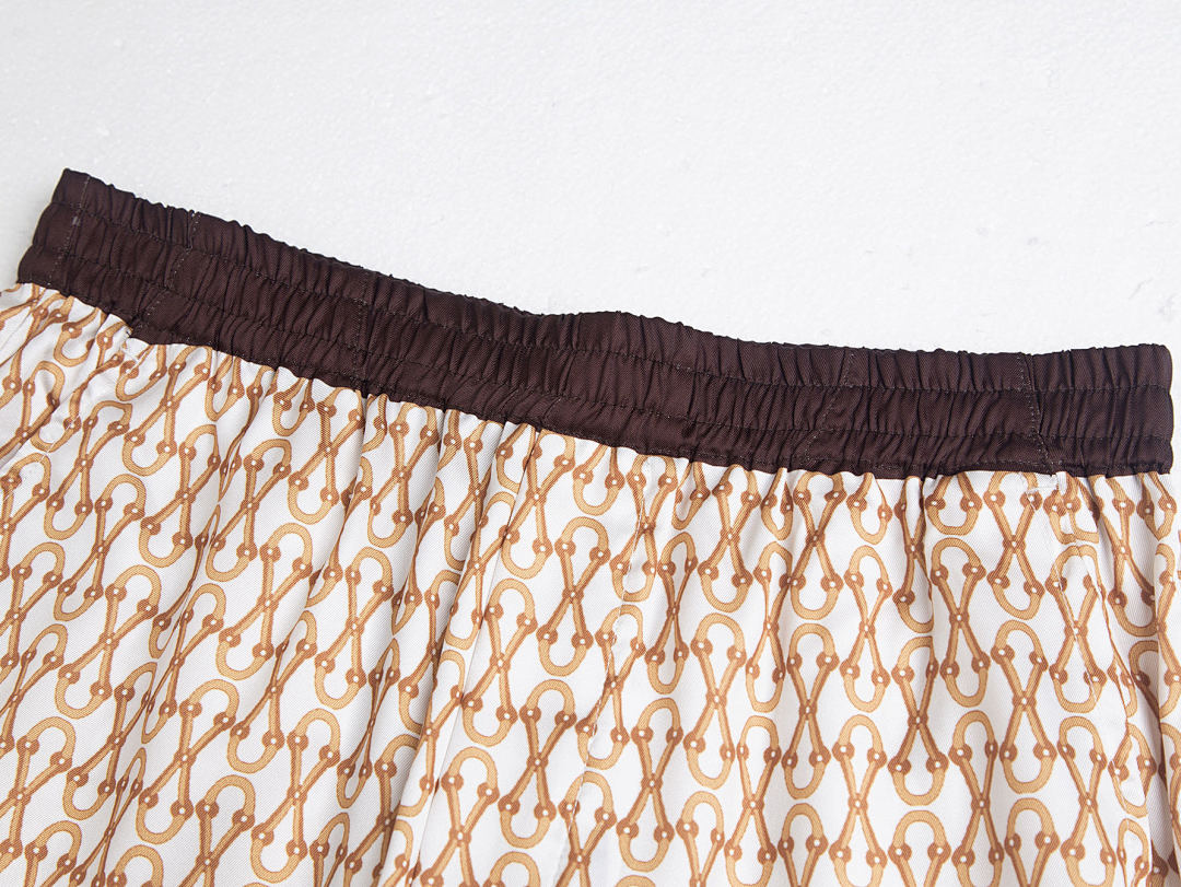 PANTALONES CORTOS GUCÇI