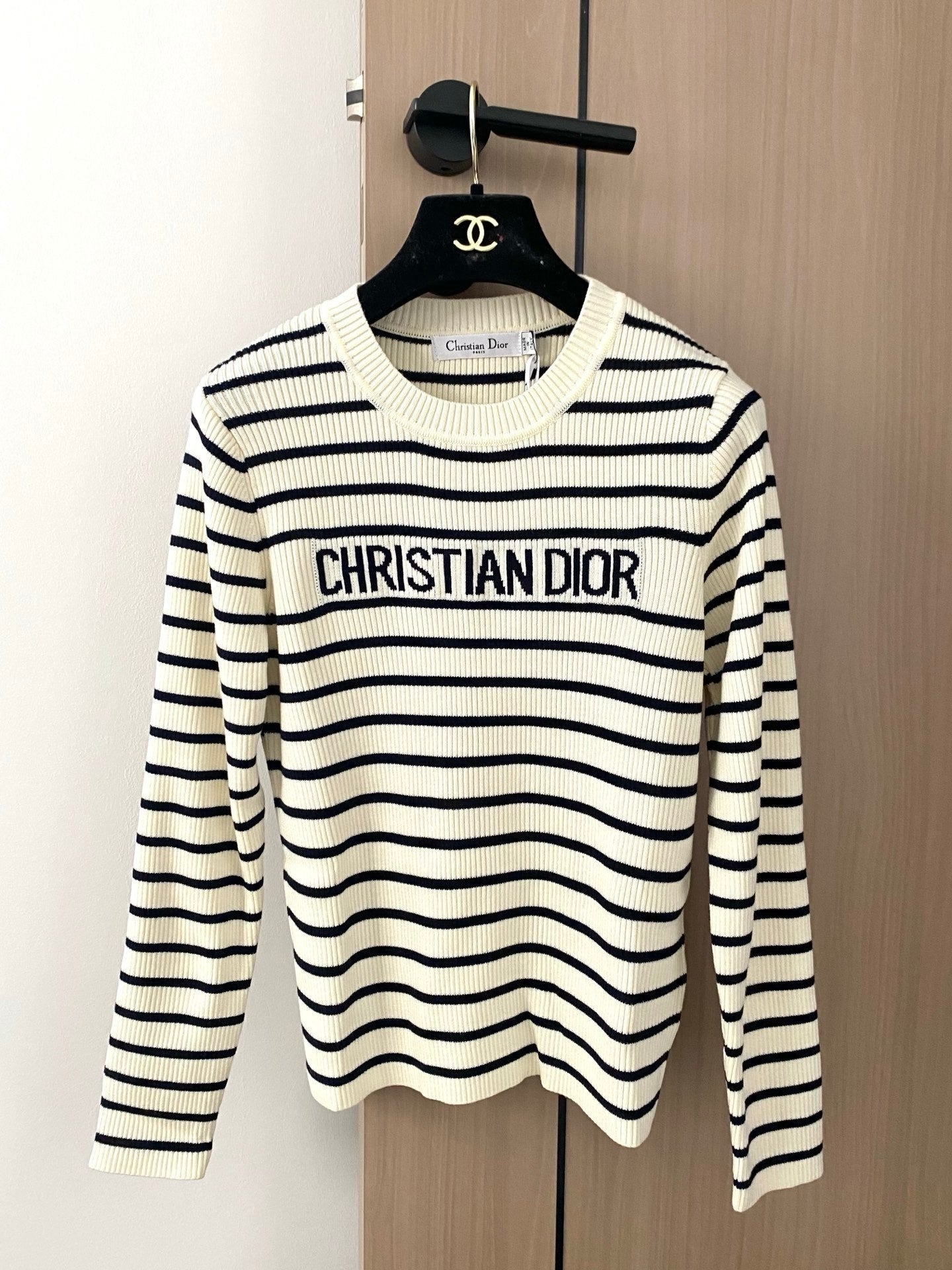 DIOR