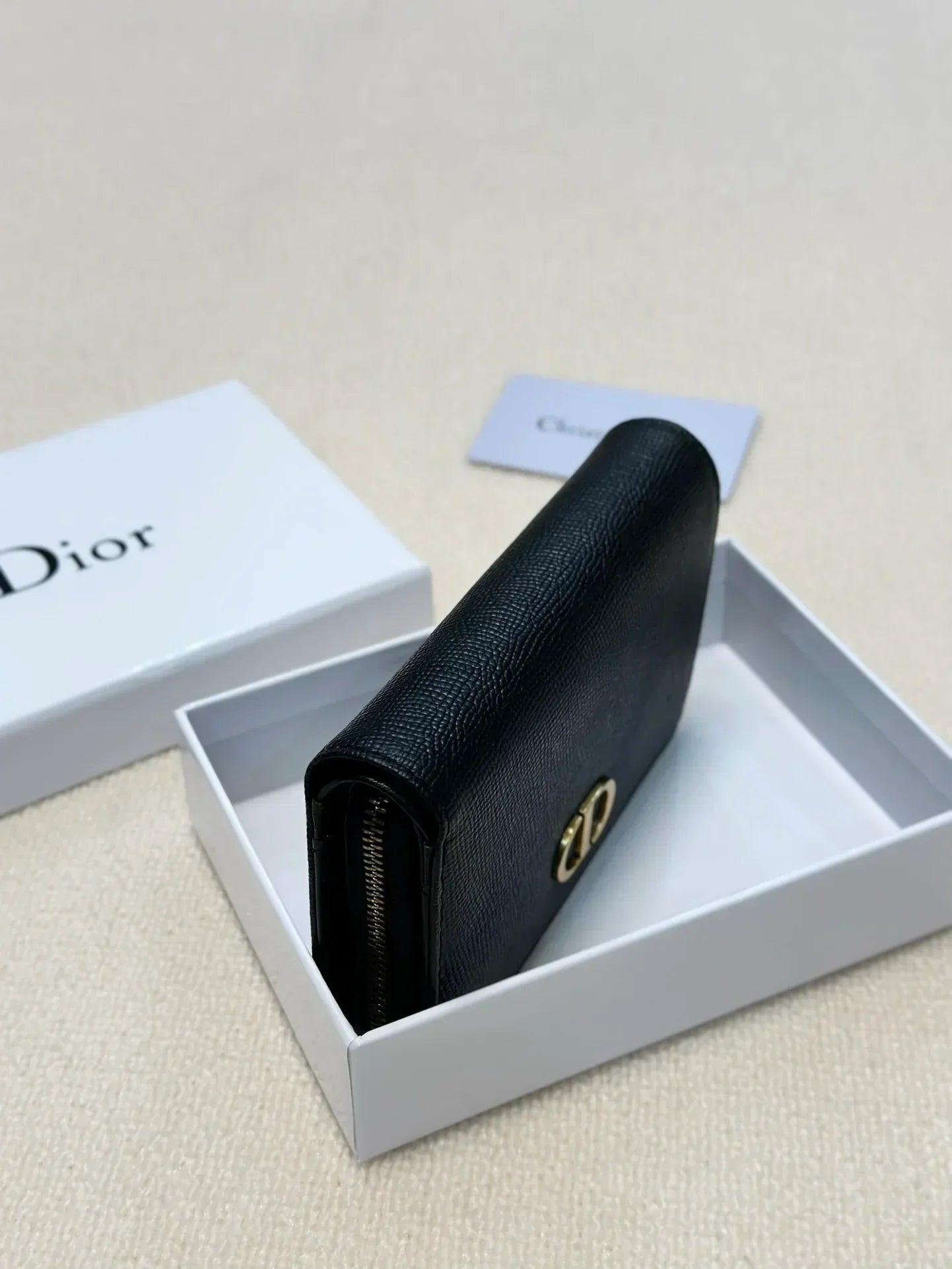 DIOR