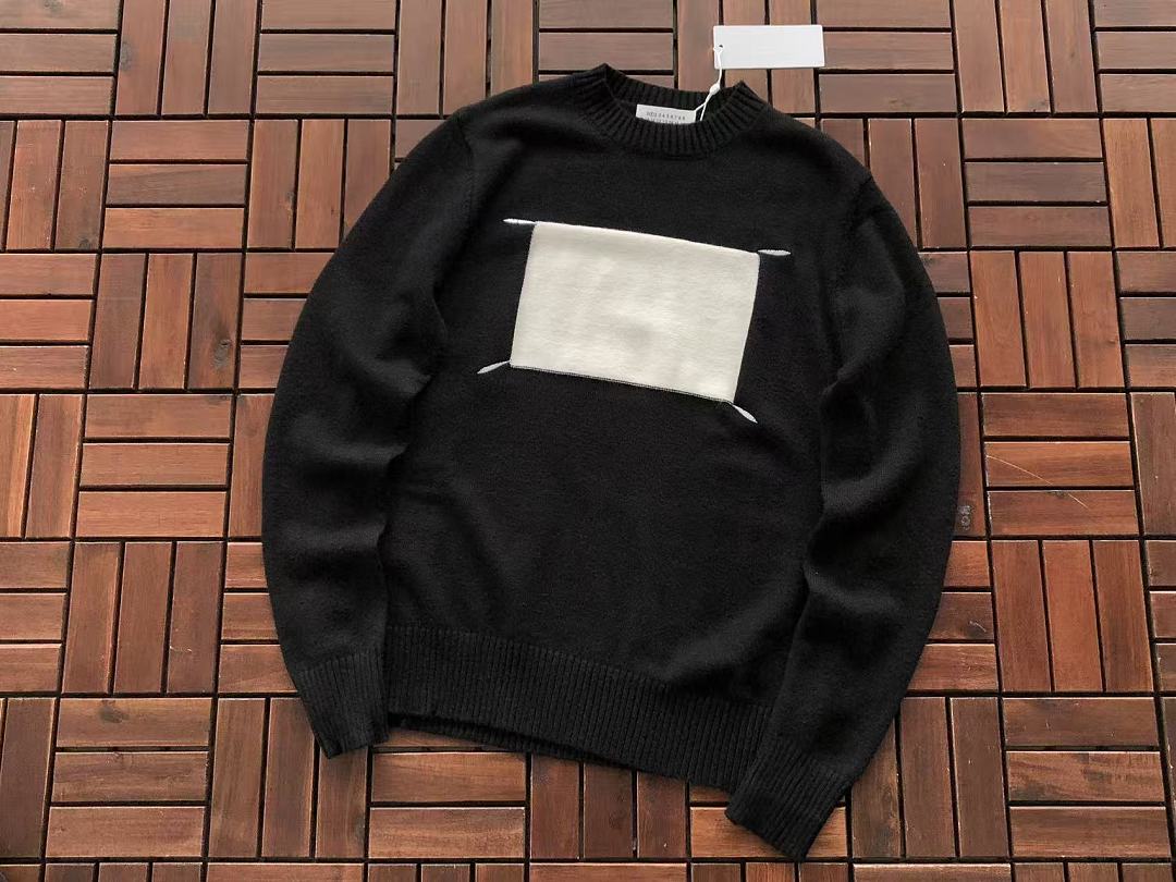 M🔥IS🔥N M🔥R🔥IE🔥A SWEATER