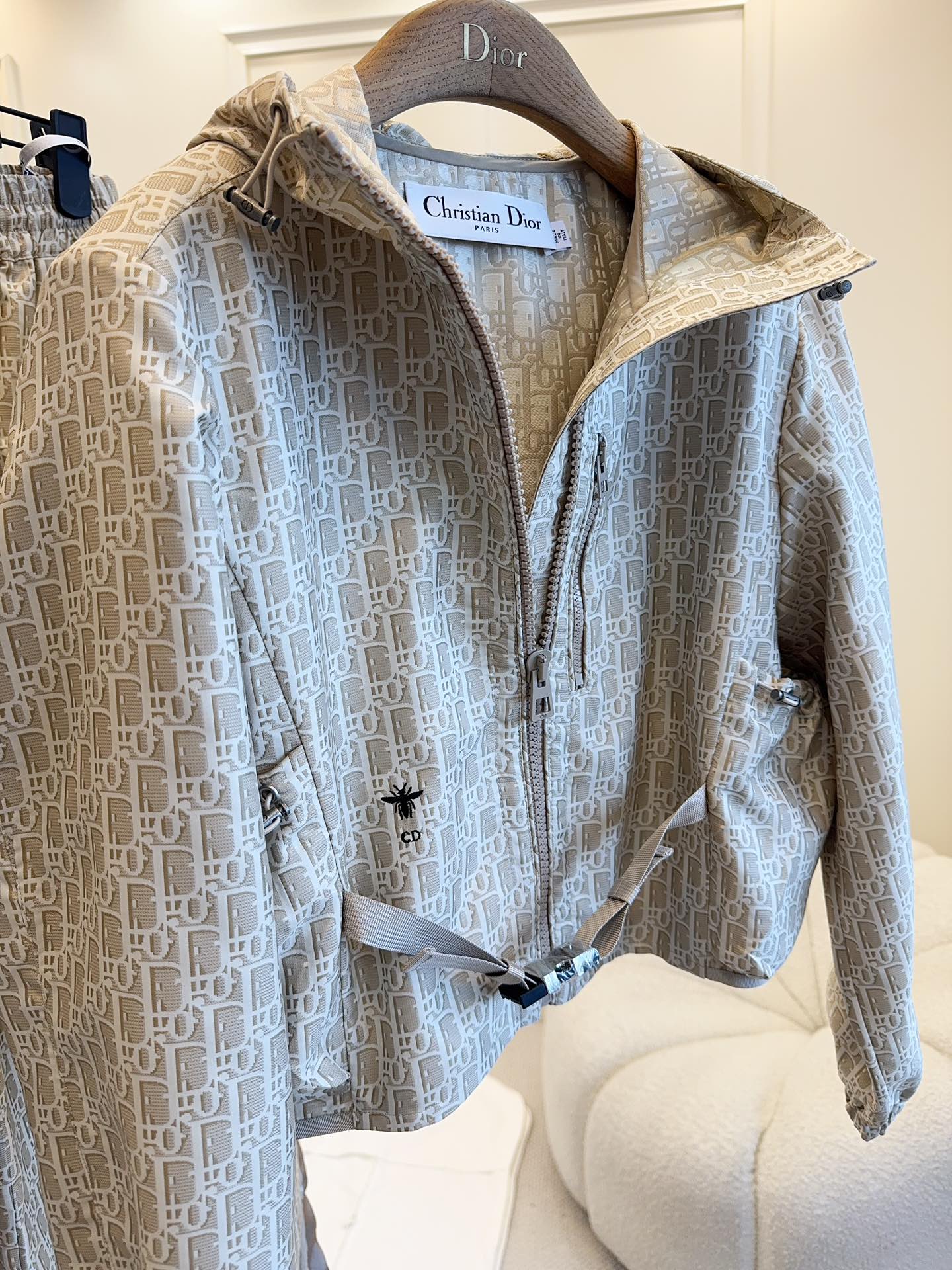 DIOR