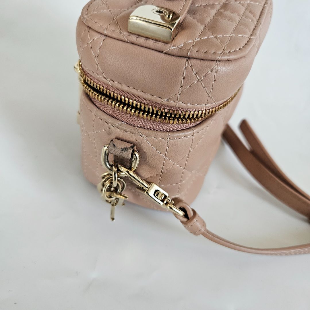 DIOR