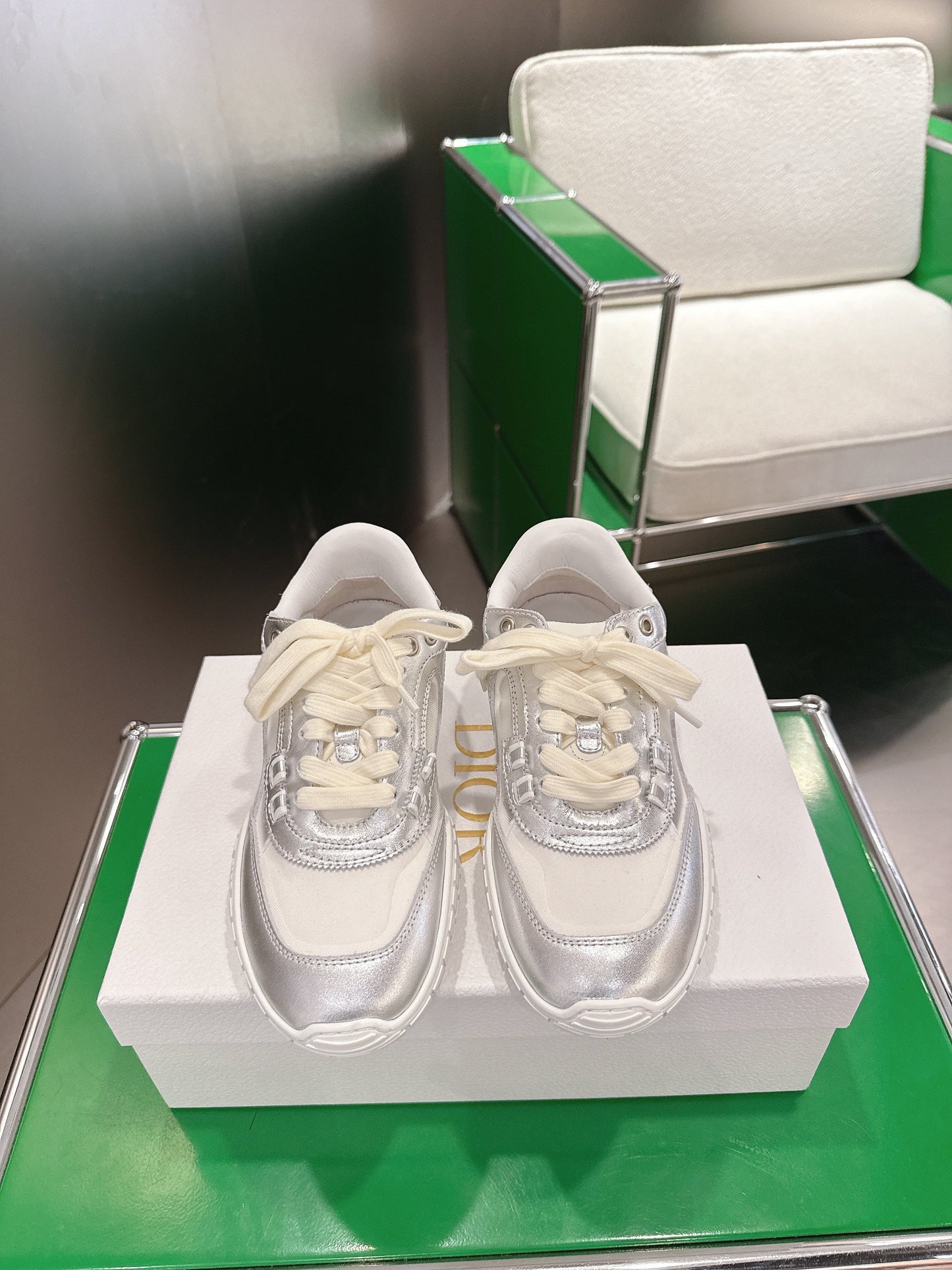 DIOR