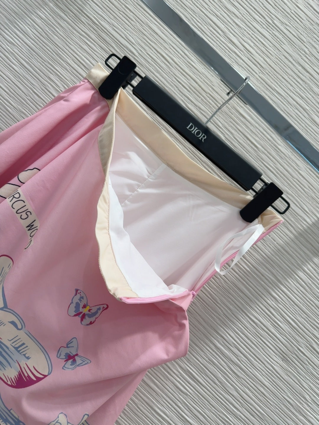 DIOR