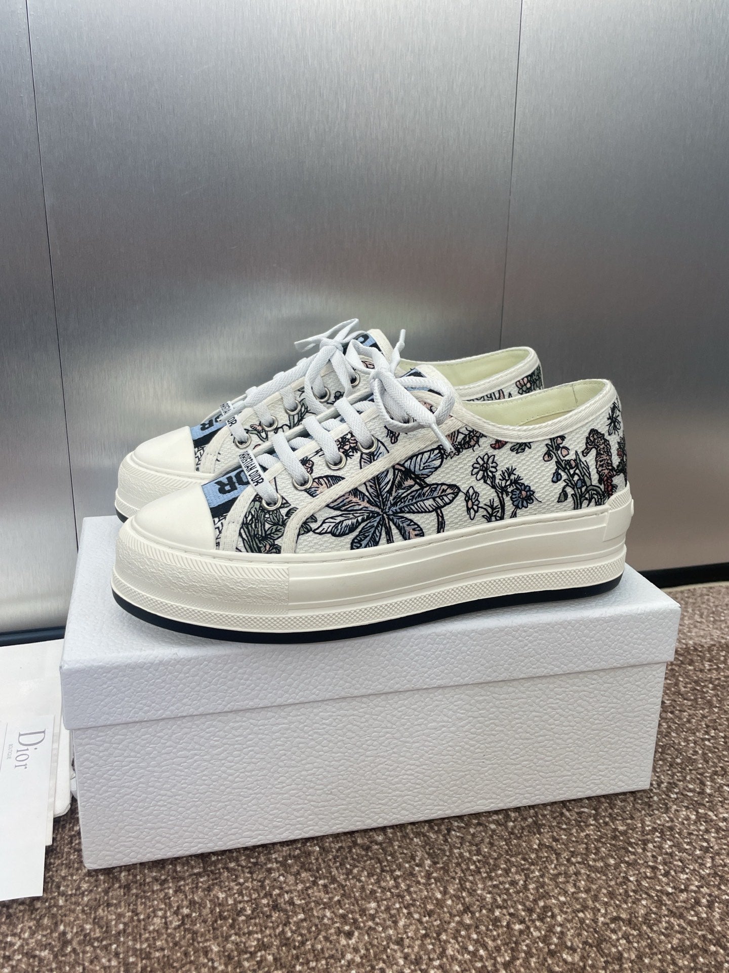 DIOR