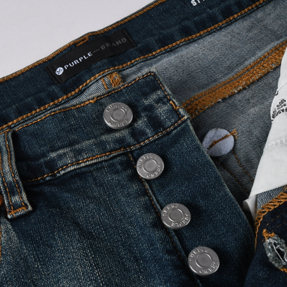 Jeans viola e rossi con toppe rovinate