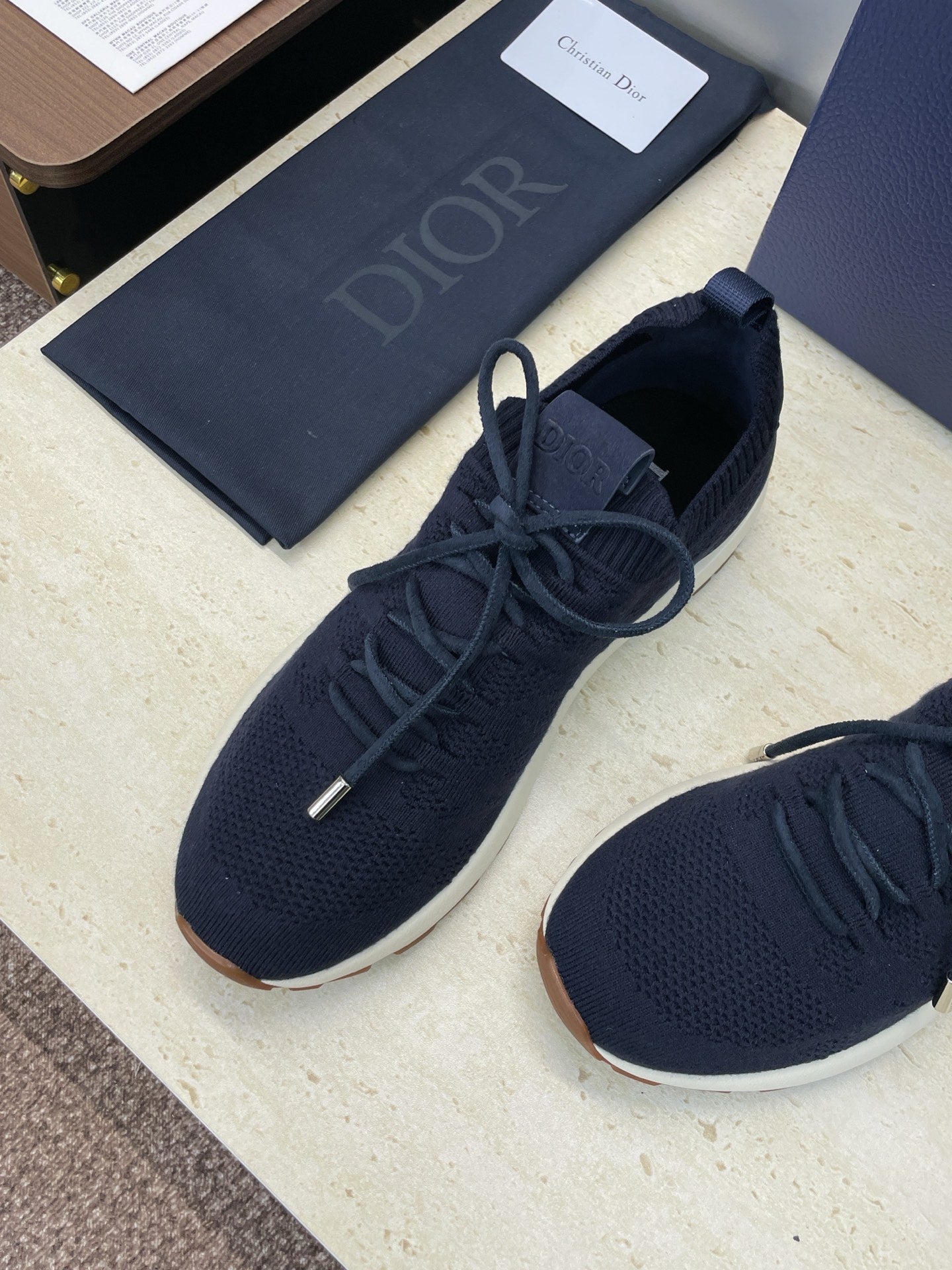 DIOR