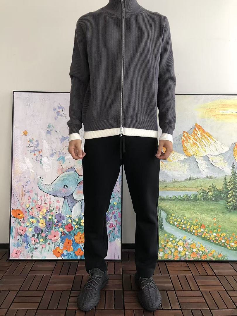 M🔥IS🔥N M🔥R🔥IE🔥A SWEATER