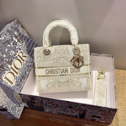 DIOR