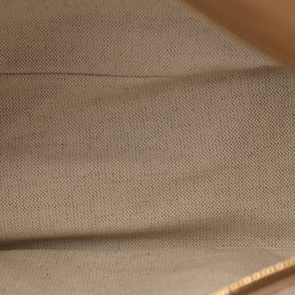 Chloé