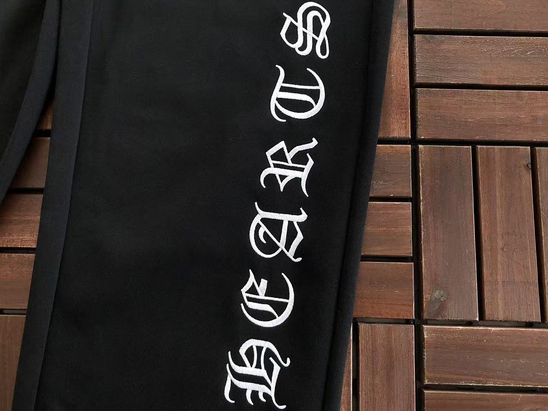 CH🔥OM🔥 HE🔥RTS TROUSERS