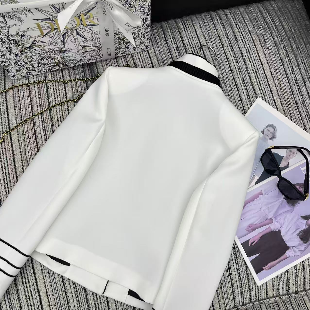 DIOR