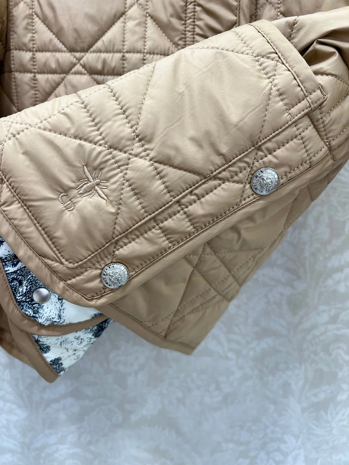 DIOR