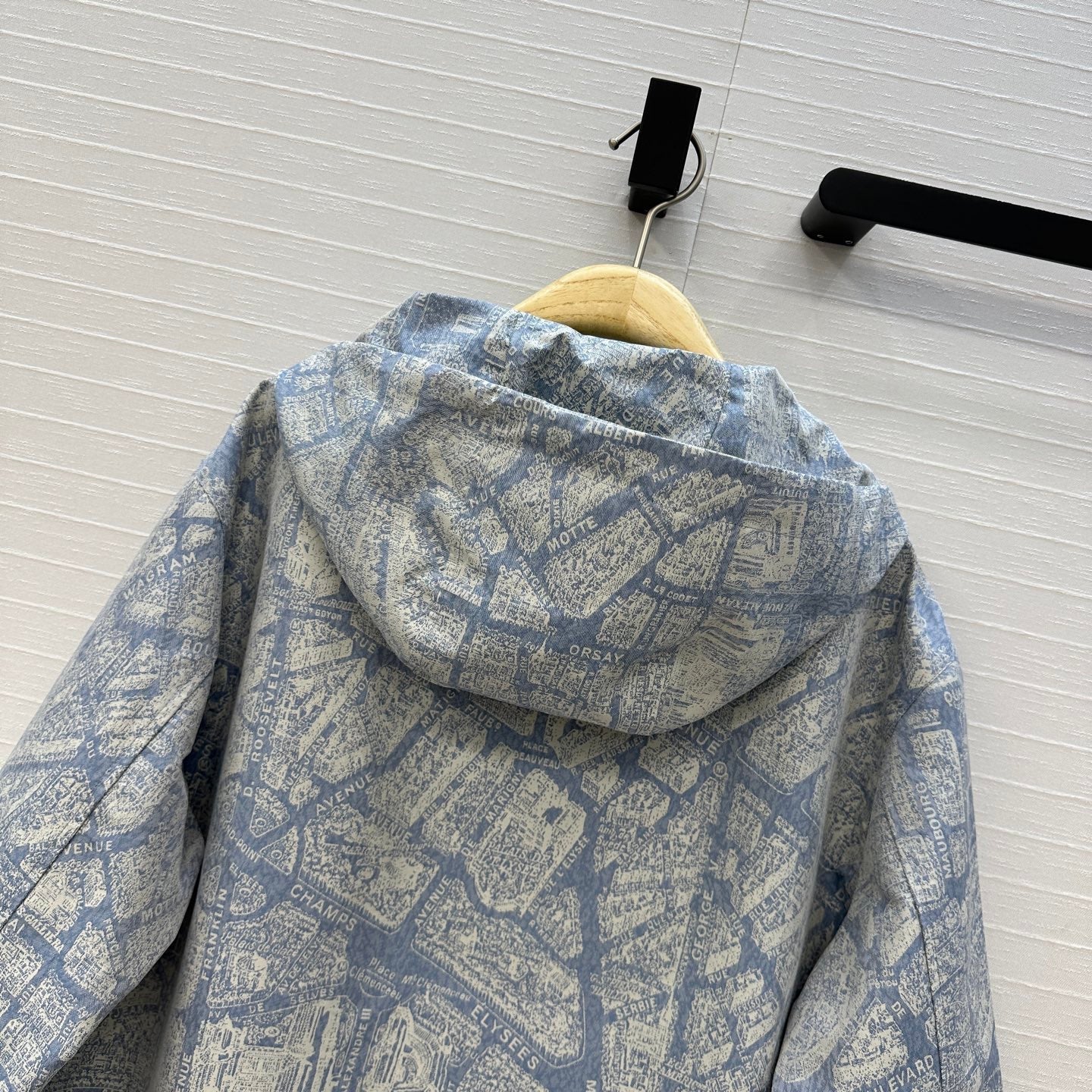 DIOR