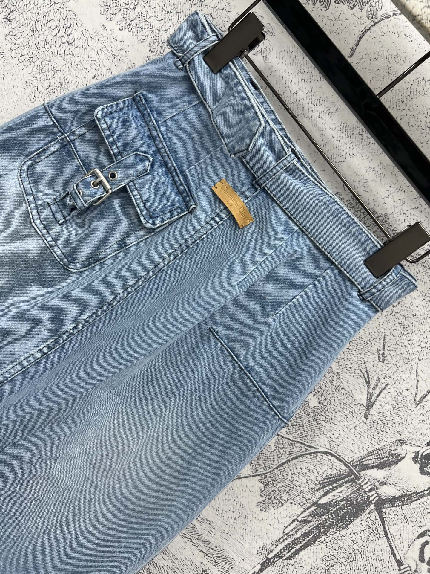 DIOR