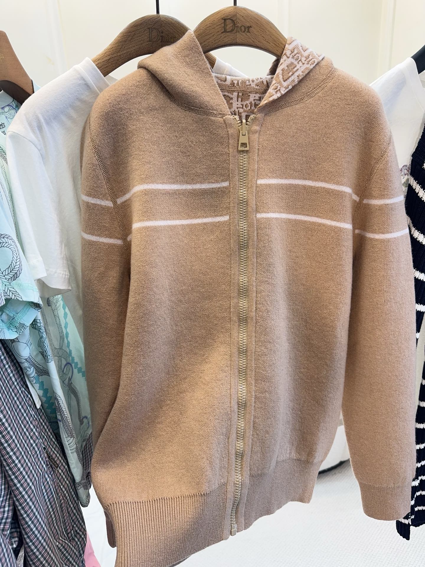 DIOR
