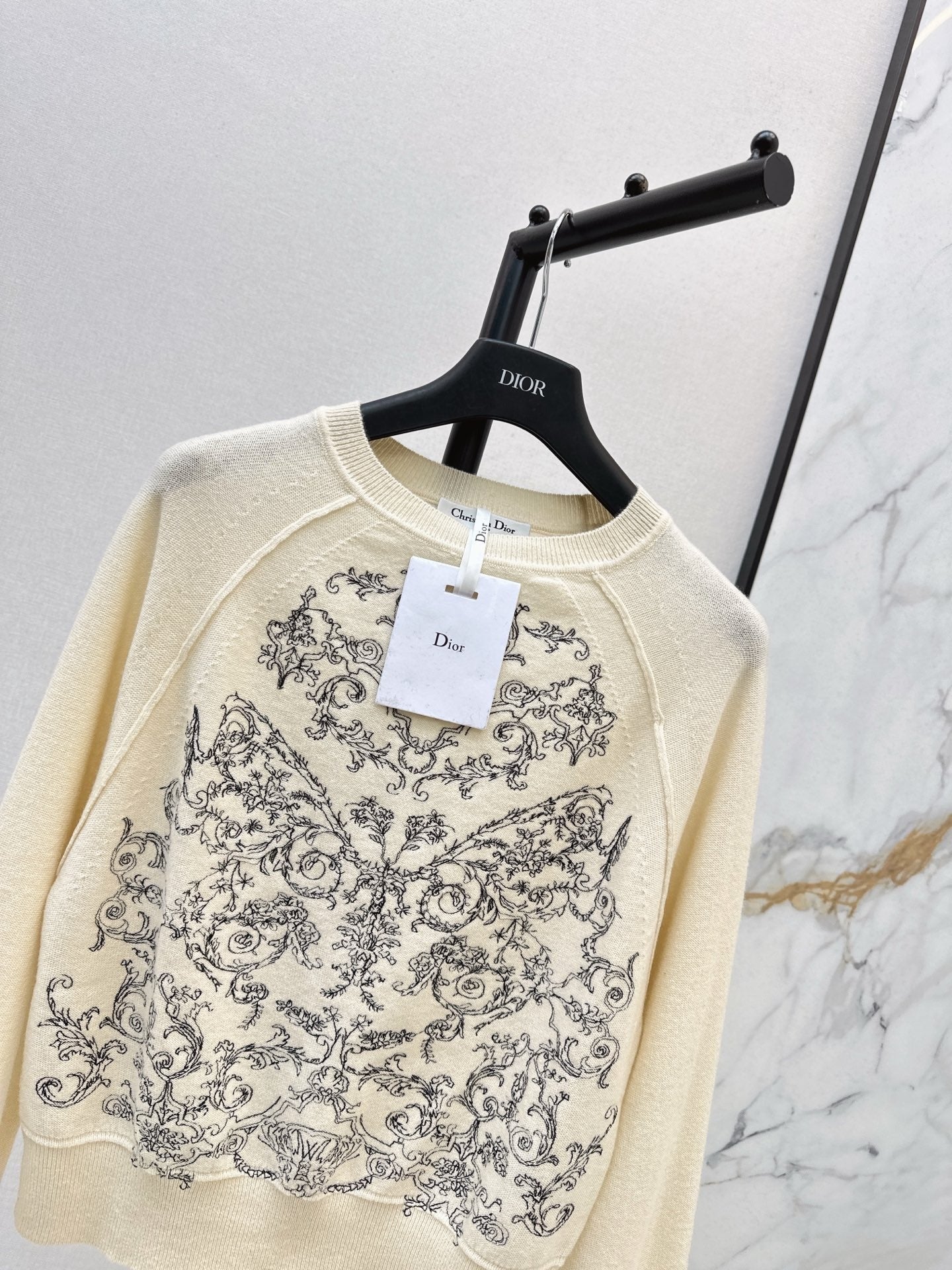 DIOR