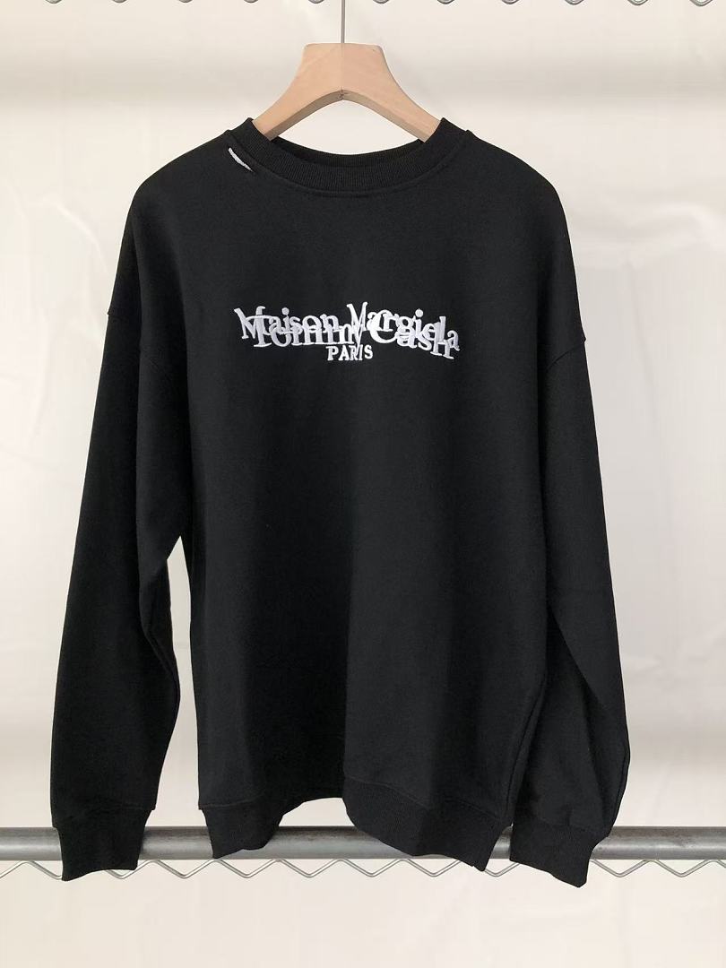 M🔥IS🔥N M🔥R🔥IE🔥A & TOMMY CASH SWEATER