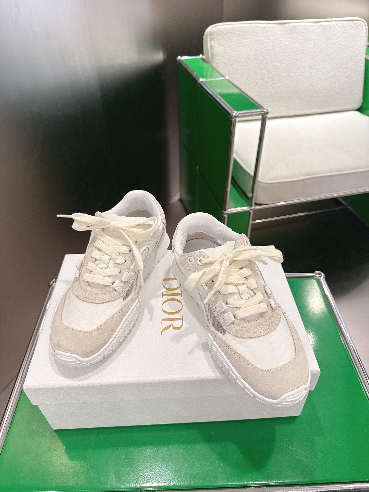 DIOR