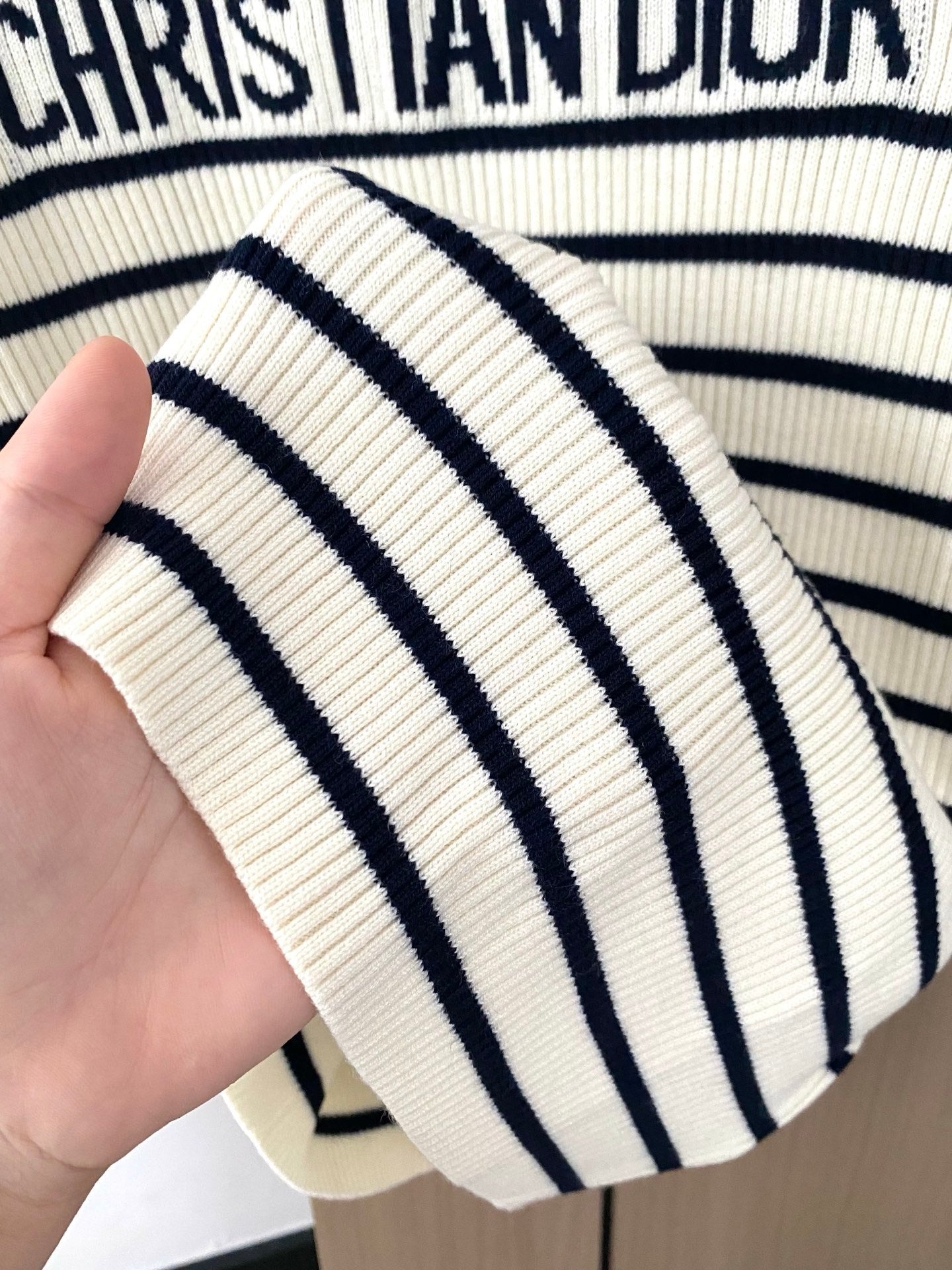 DIOR