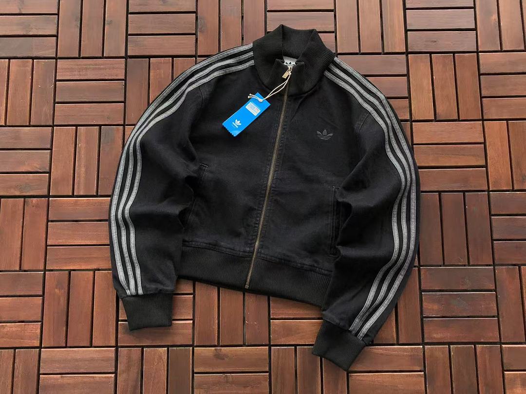 Chaqueta adida$