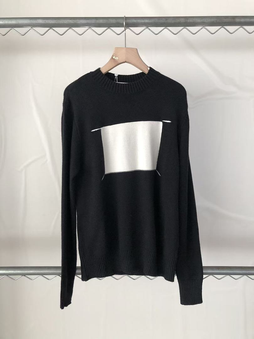 M🔥IS🔥N M🔥R🔥IE🔥A SWEATER