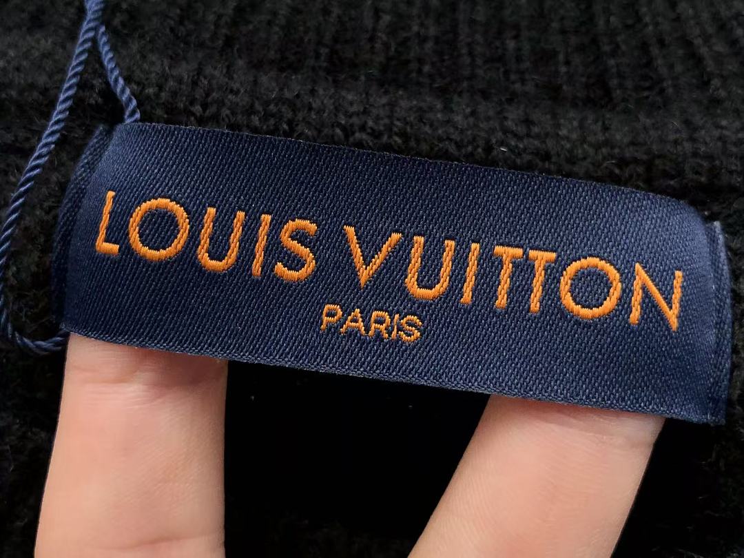 L🔥SWEATER