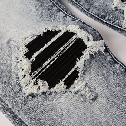 Jeans Amr con toppe nere