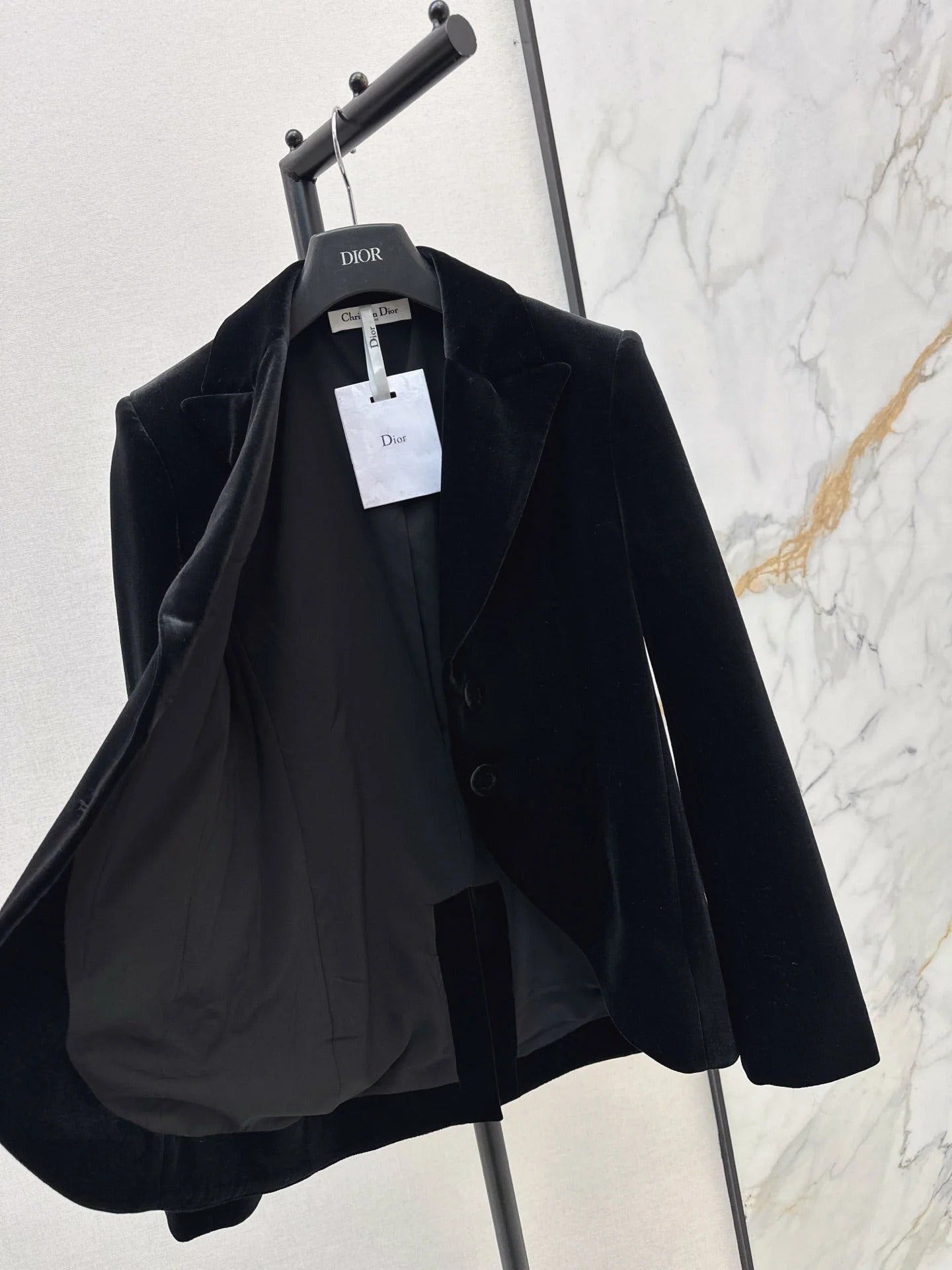 DIOR