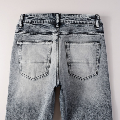 Jeans Amr con toppe nere