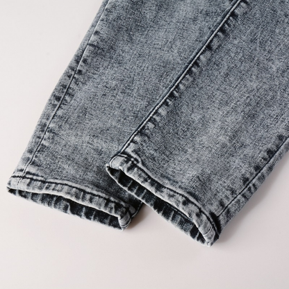Jeans Amr con toppe nere