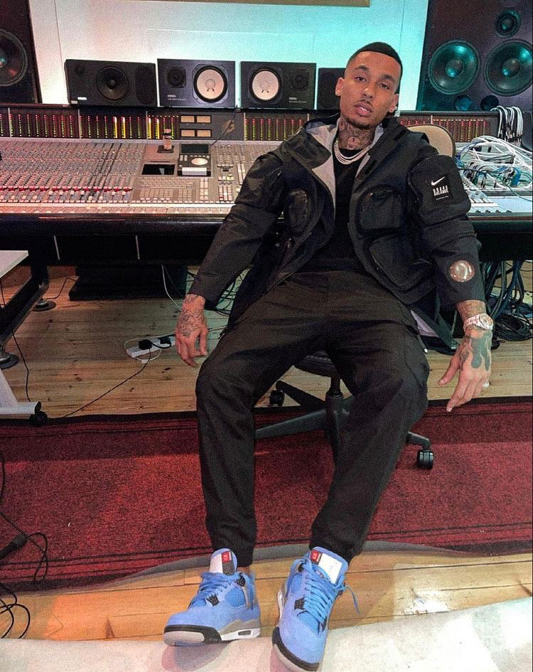 JORDAN 4 University Blue
