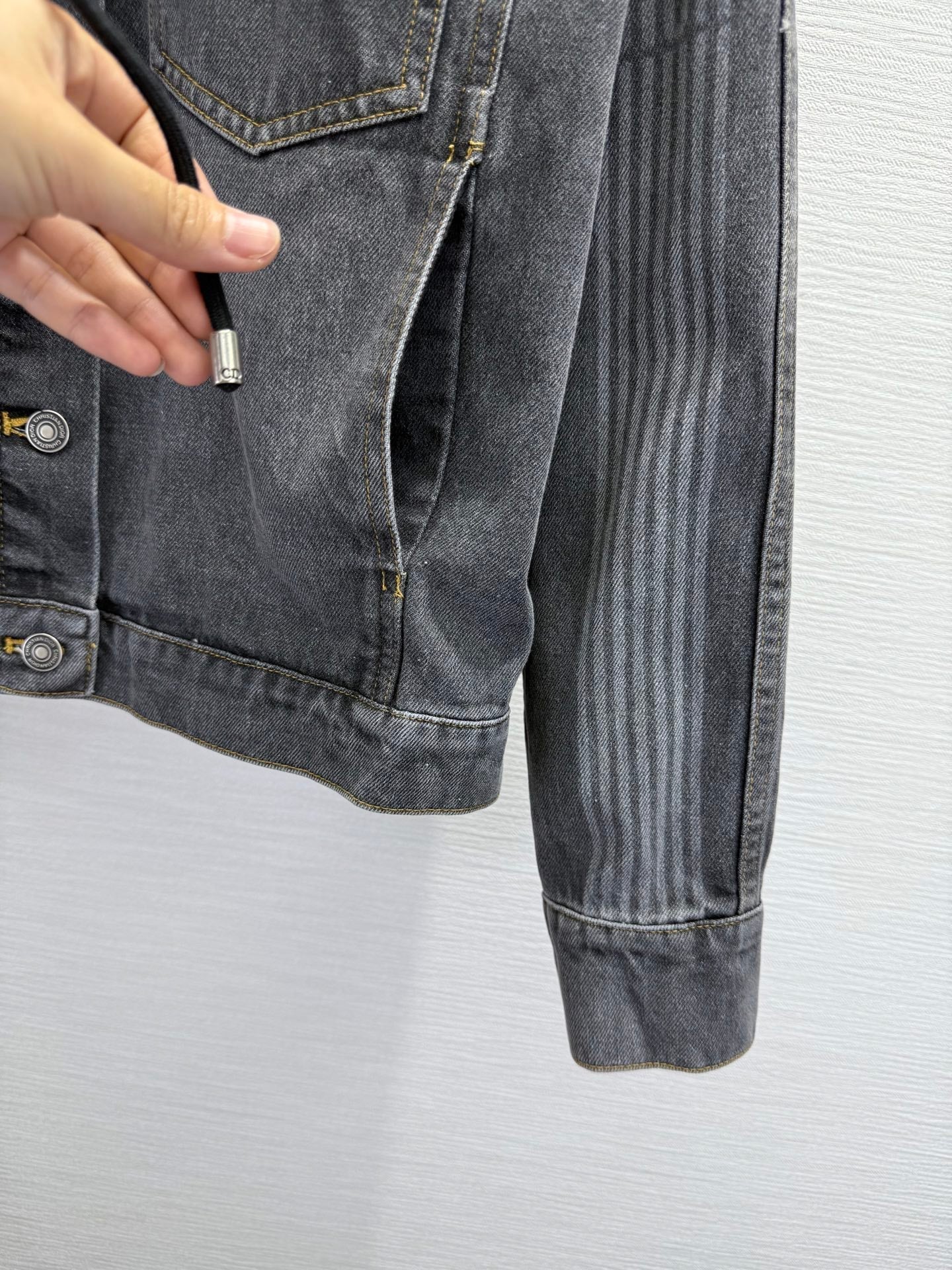 DIOR