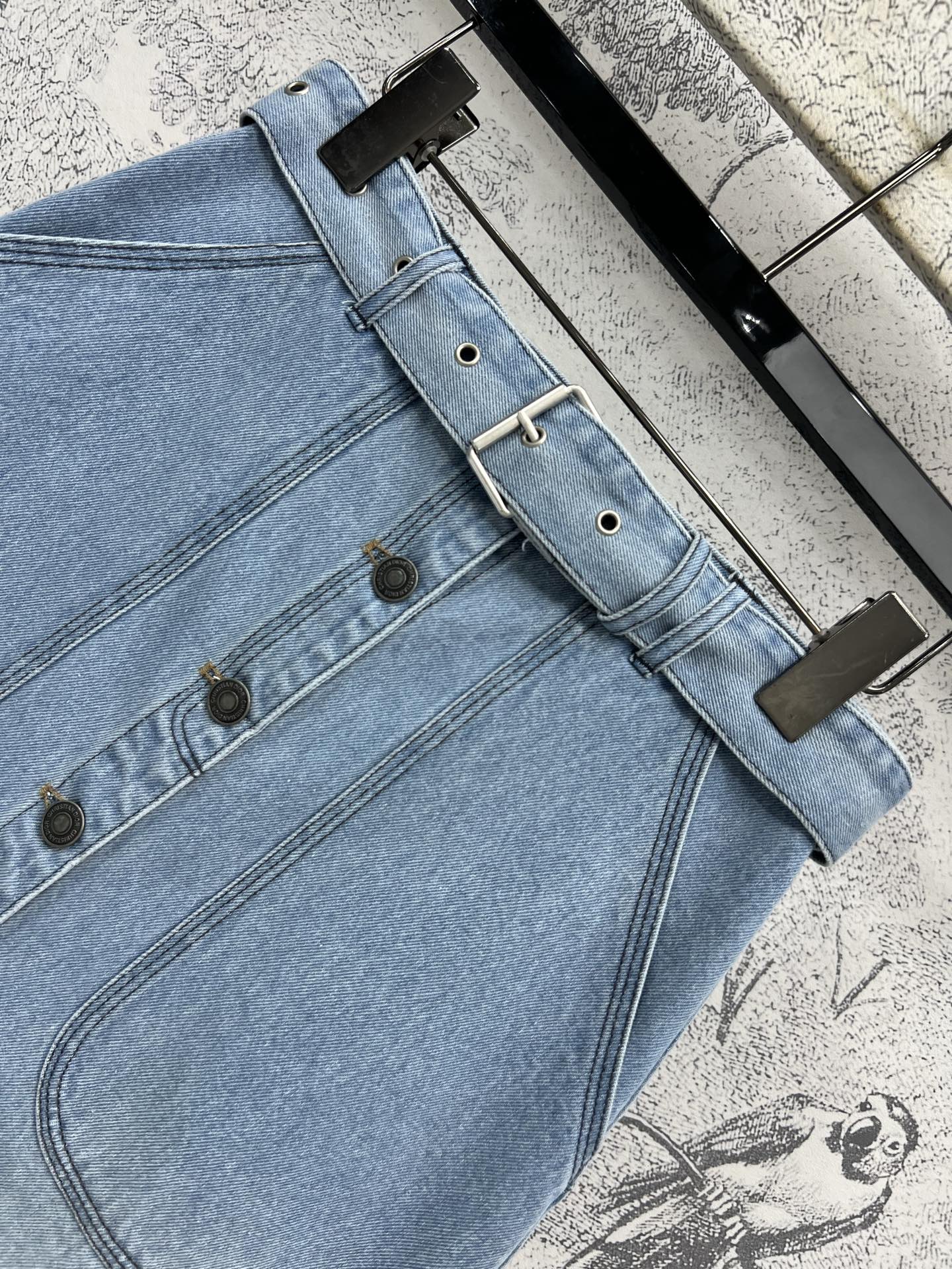 DIOR