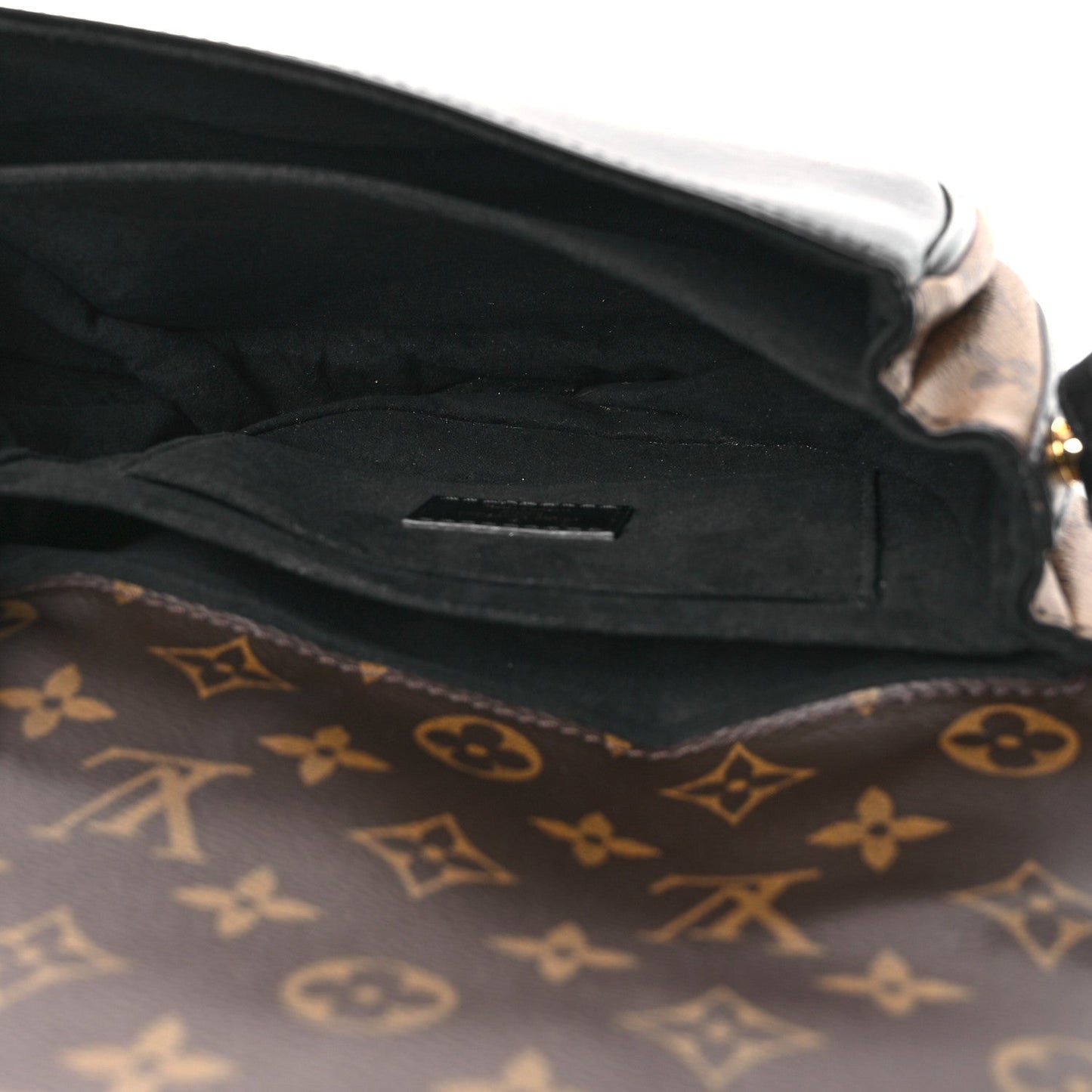 Reverse Monogram Chantilly Lock Black