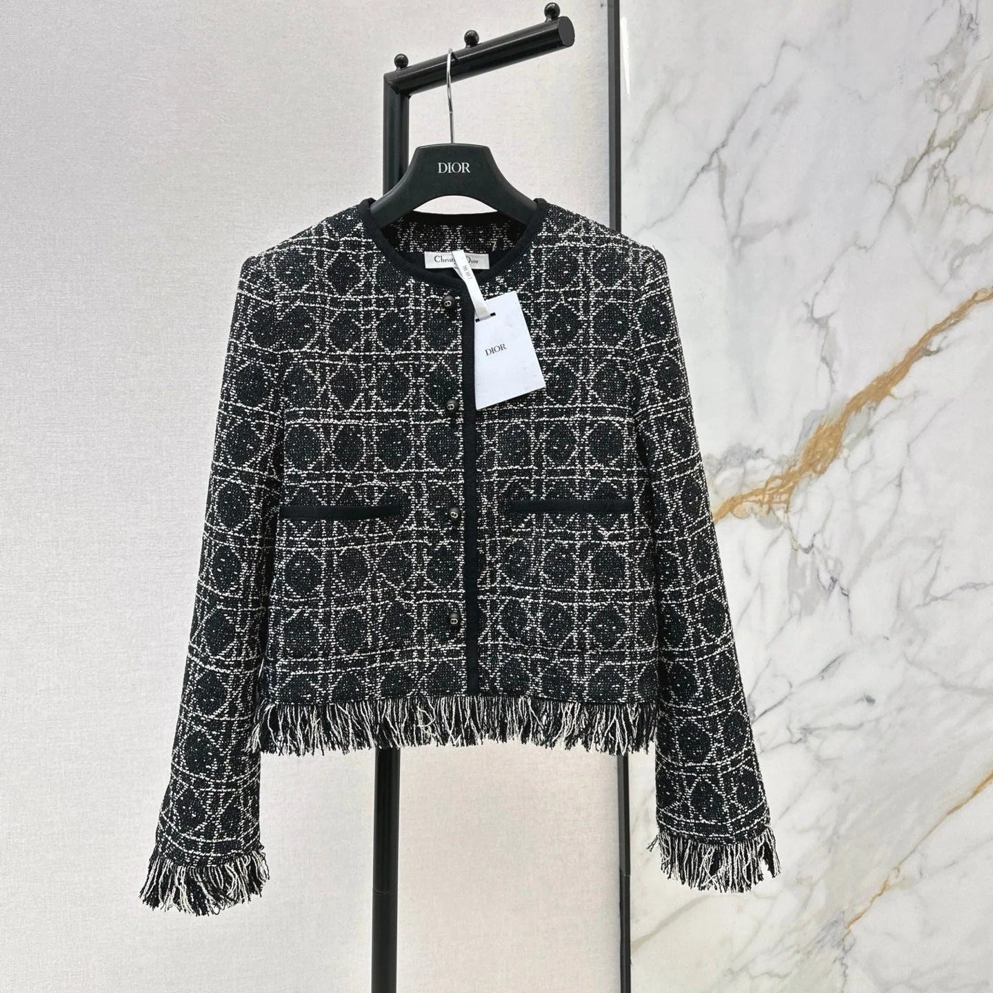 DIOR