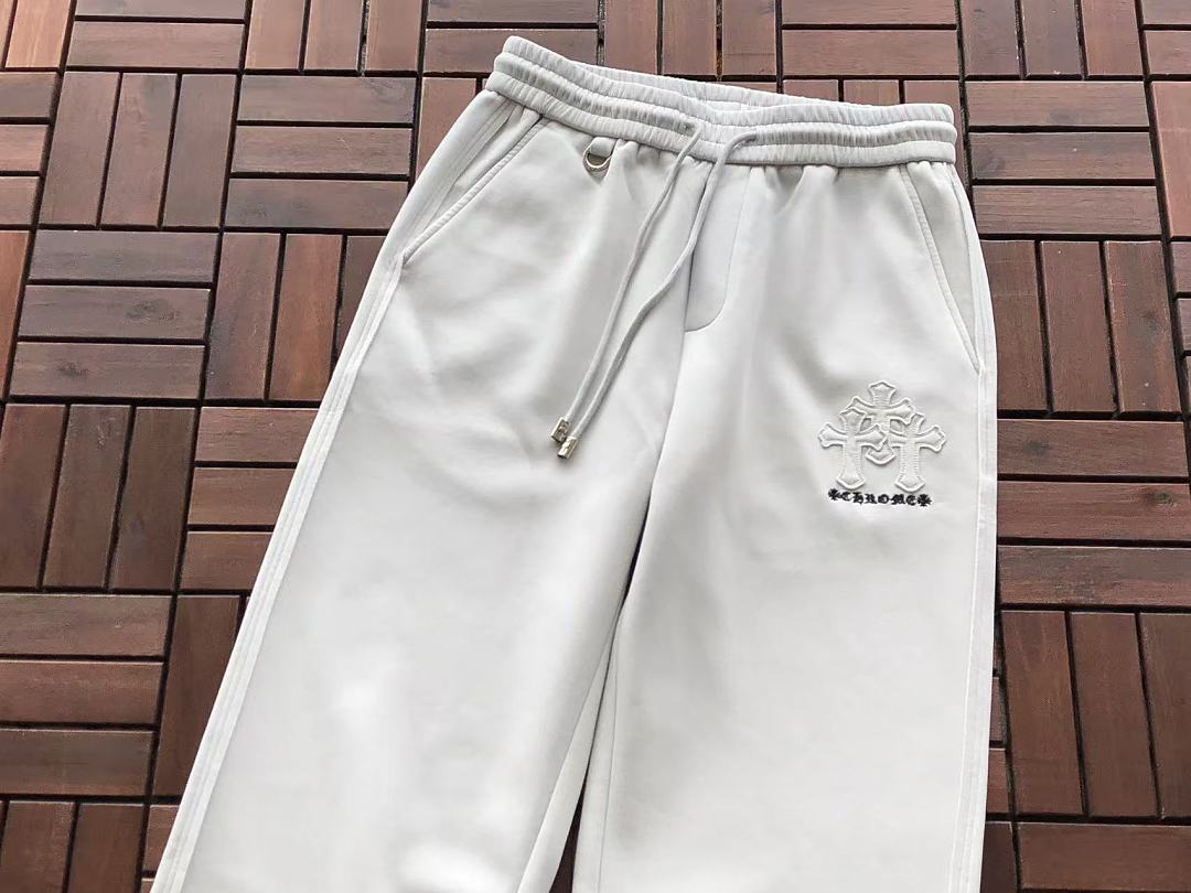 CH🔥OM🔥 HE🔥RTS TROUSERS