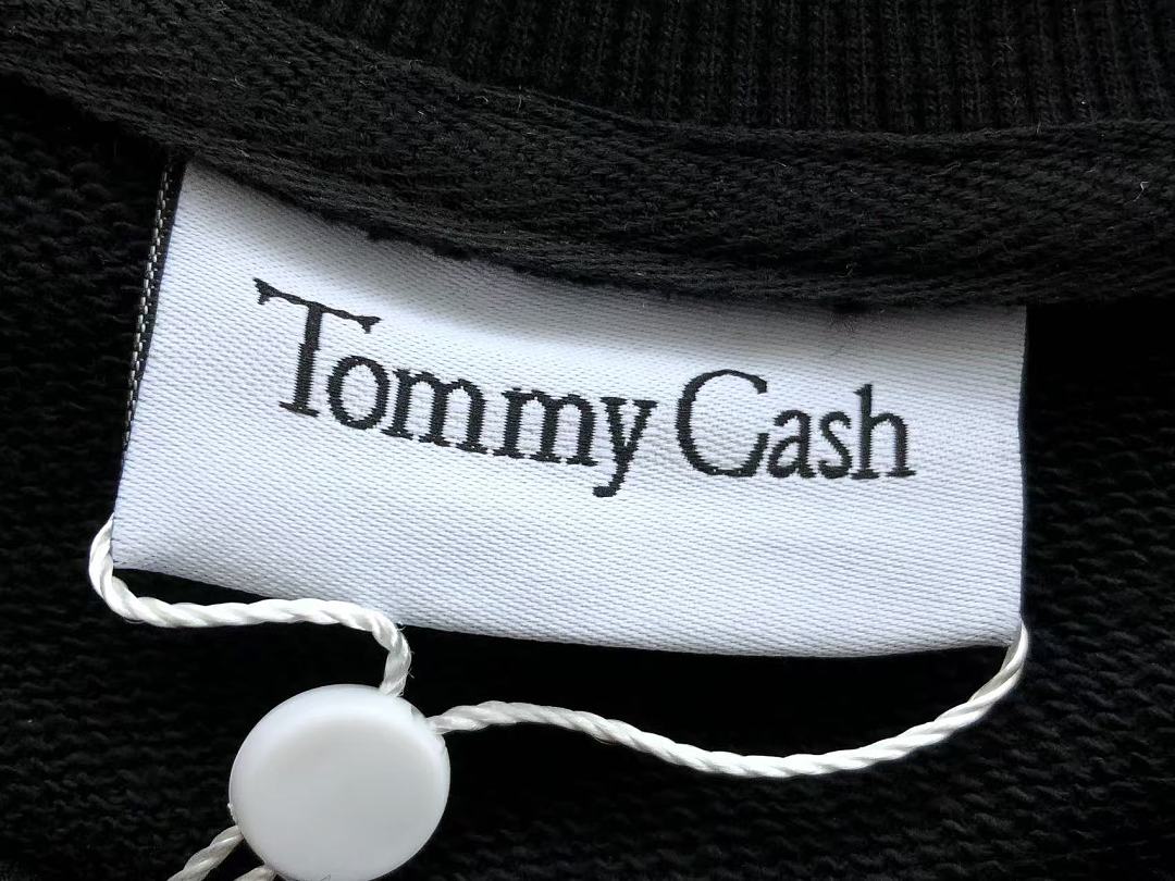 M🔥IS🔥N M🔥R🔥IE🔥A & TOMMY CASH SWEATER