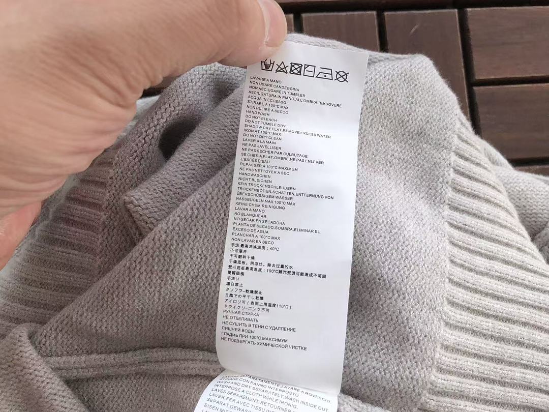 M🔥IS🔥N M🔥R🔥IE🔥A HOODIE SWEATER