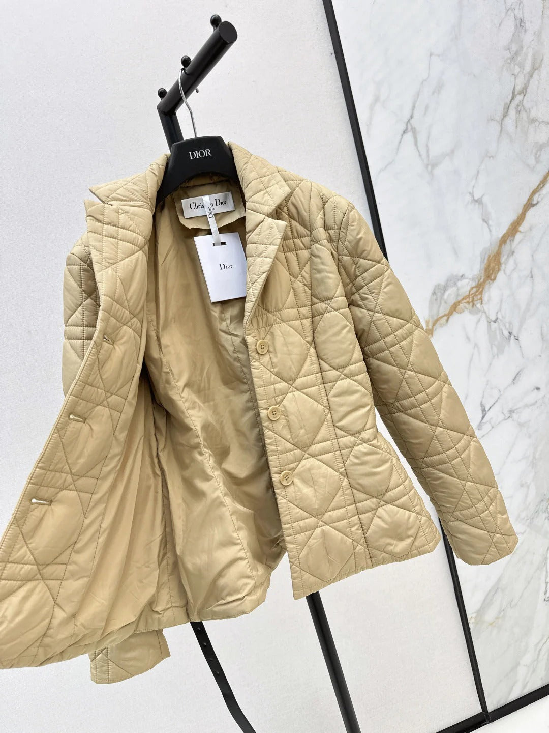 DIOR