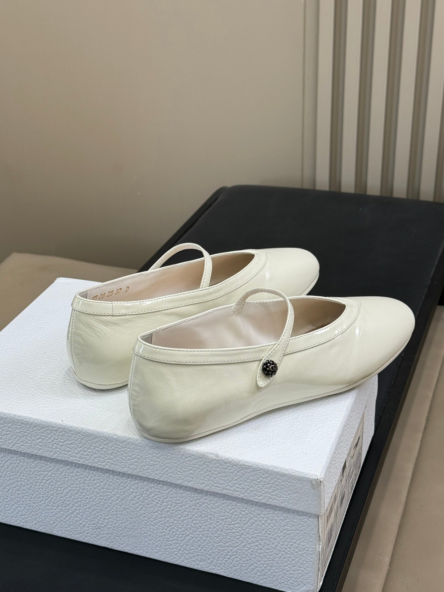 DIOR