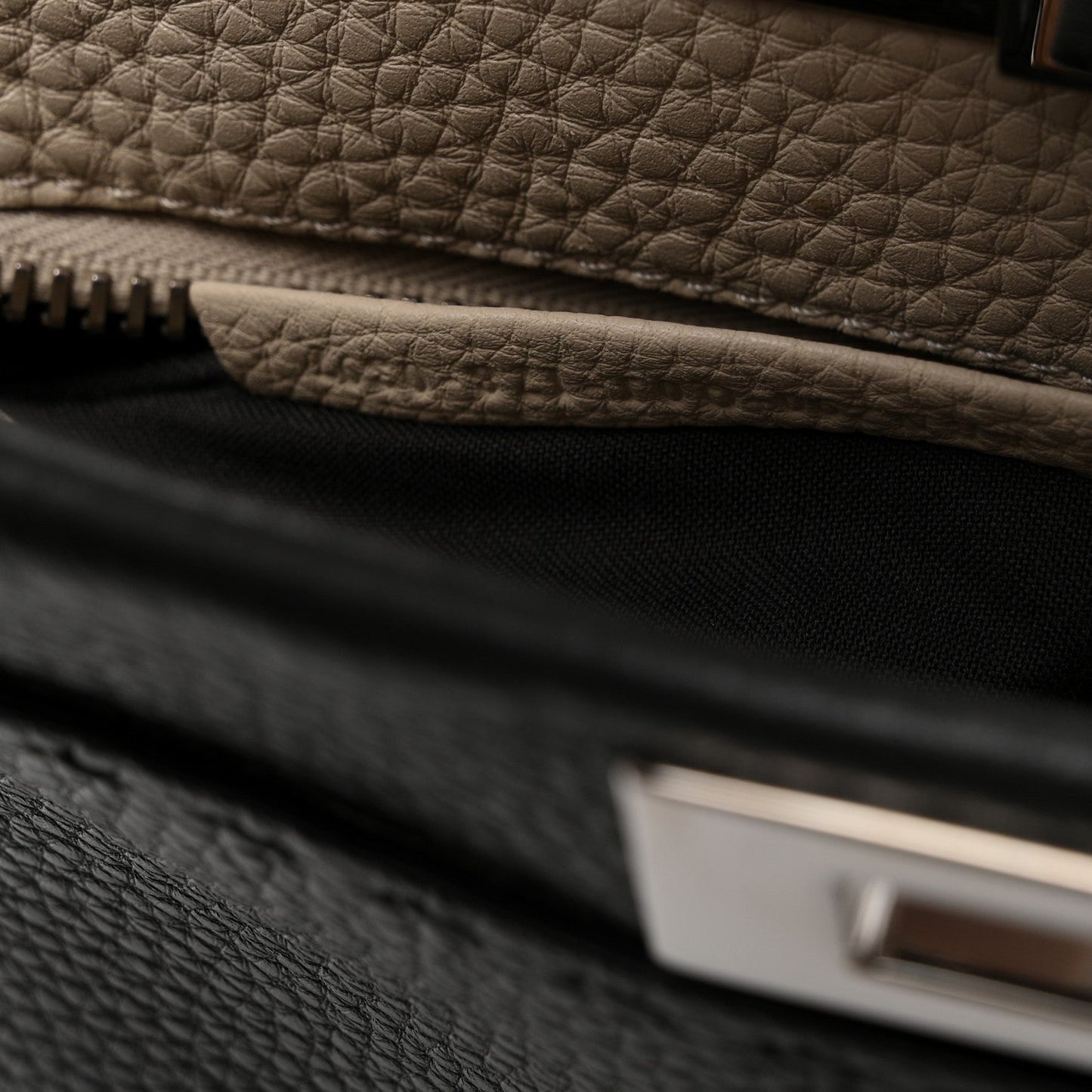 Cuoio Romano Selleria Bi-Color Medium Peekaboo Iconic Satchel Asfalto Latte