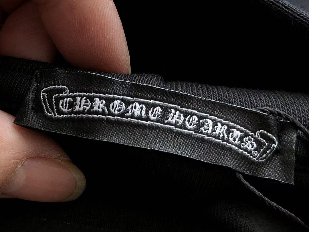 CH🔥OM🔥 HE🔥RTS HOODIE