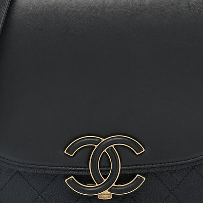 Shiny Calfskin Goatskin Quilted Medium Coco Curve Messenger Flap Black