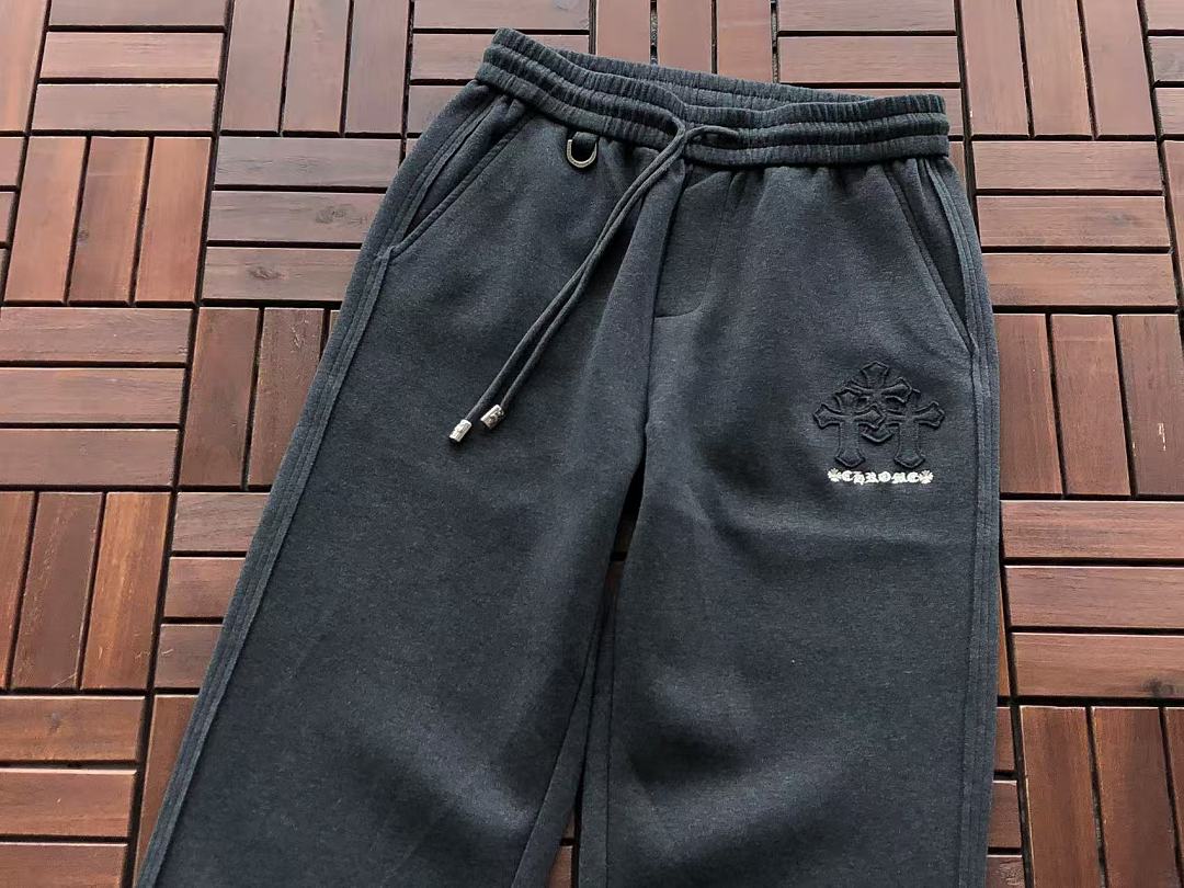 CH🔥OM🔥 HE🔥RTS TROUSERS